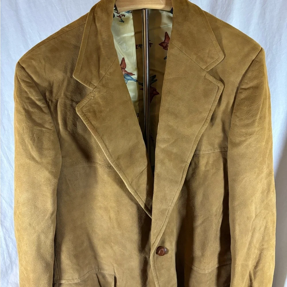 Elegant Men's Brown Suede Blazer - Picture 2 of 15